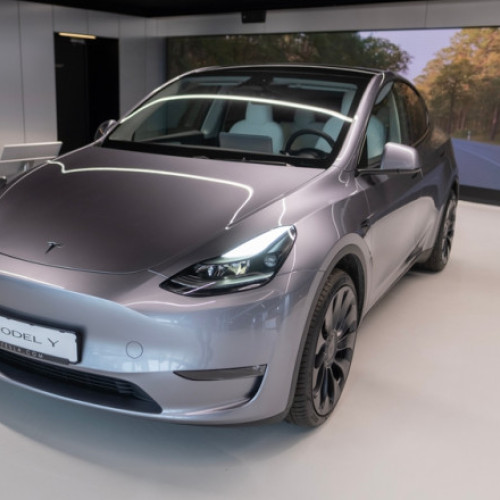 Tesla amână lansarea unei versiuni accesibile a SUV-ului electric Model Y