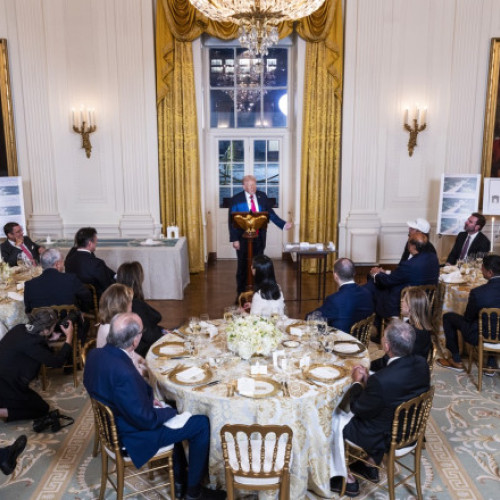 Donald Trump strânge fonduri pentru construirea unei săli de bal la Casa Albă