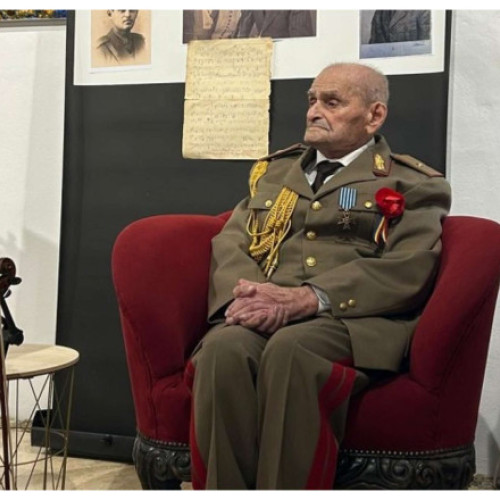 Nicușor Dan l-a decorat pe veteranul Iosif Rus la împlinirea vârstei de 110 ani