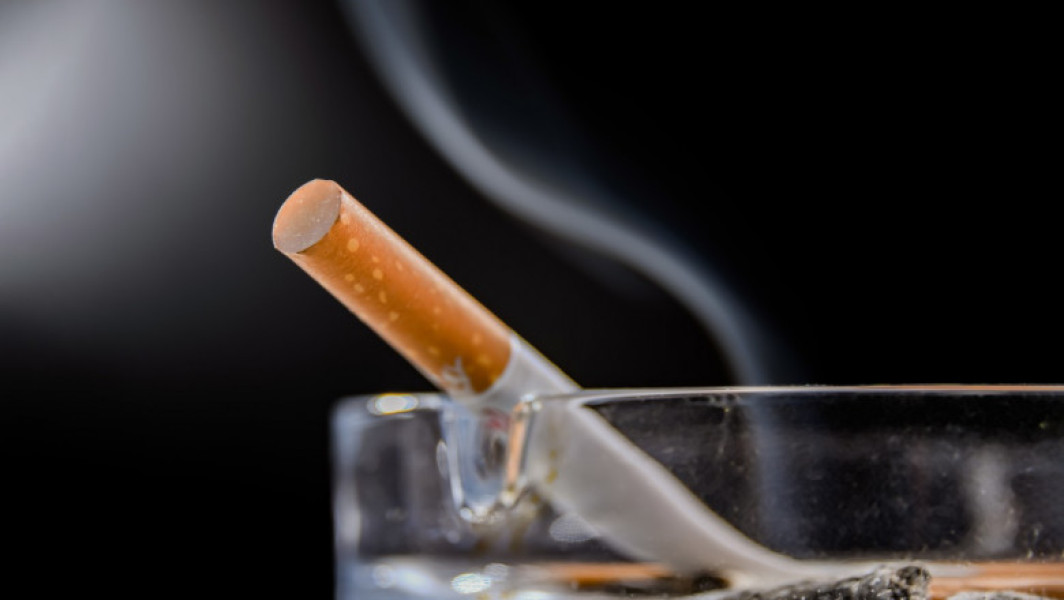 Legea anti-fumat din Noua Zeelandă va fi abrogată marți pentru a reduce fumatul și pentru a ajuta oamenii să renunțe la acest viciu, desi mii de vieți vor fi afectate.