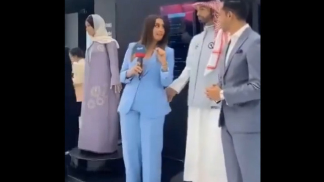 Robertt E 

"Robotul saudit Muhammad a atins nepotrivit o reporteră, momentul devenind viral. Compania se apără: robotul este "complet autonom