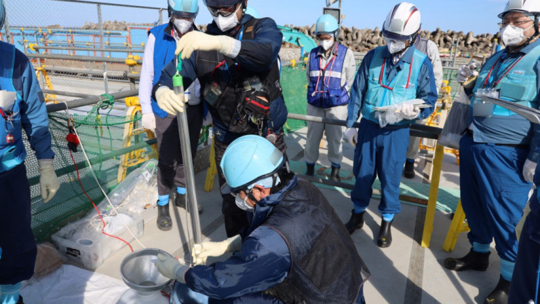 Deversarea apei tratate din centrala Fukushima în mare, oprită după cutremurul produs în zonă