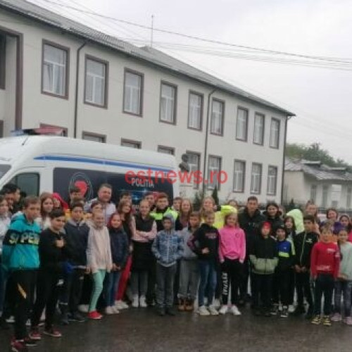 Activități desfășurate de polițiștii vasluieni în cadrul campaniei naționale „Săptămâna Școala în Siguranță”