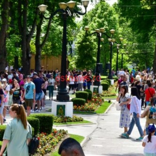 Mii de copii au participat la Târgul de Jucării din Parcul Copou